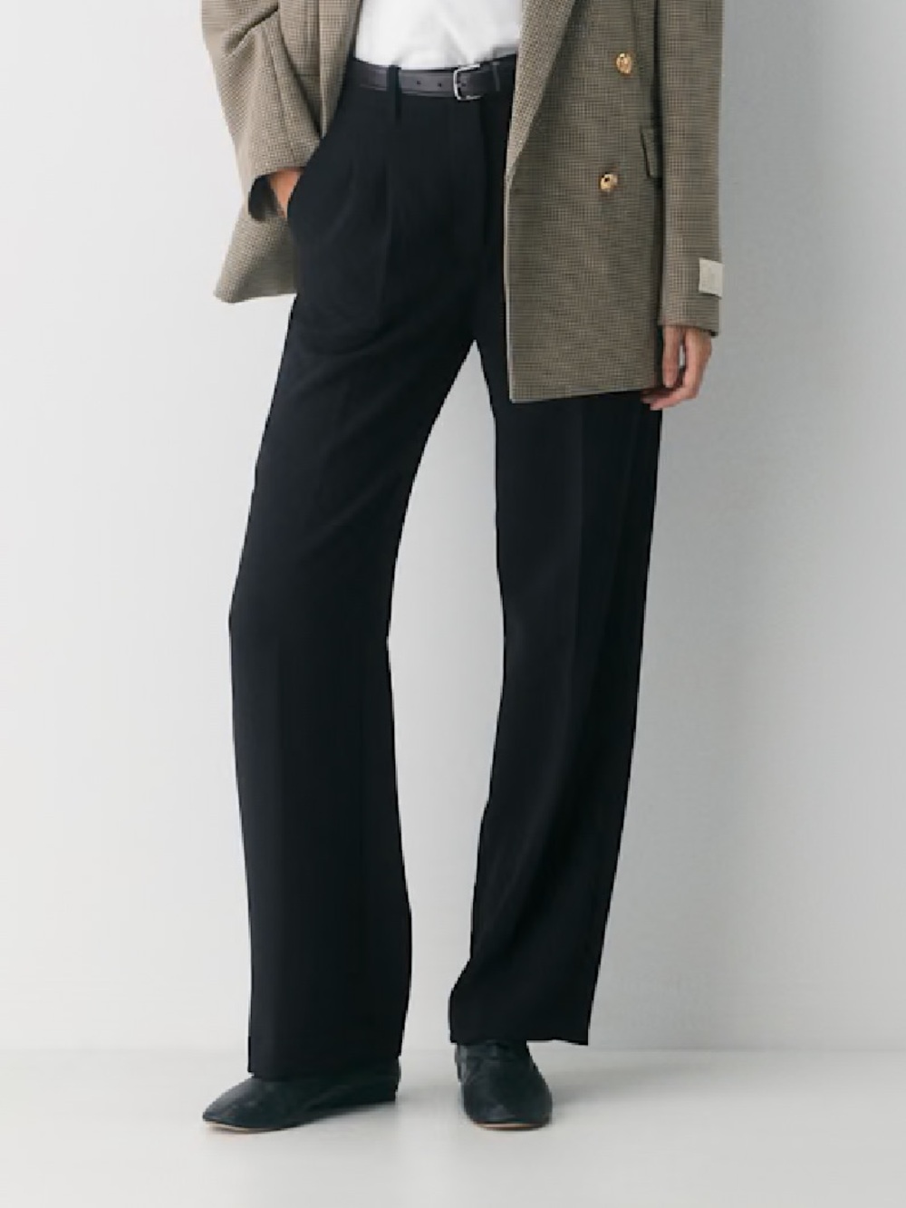 Aritzia Effortless Pant - black - great condition